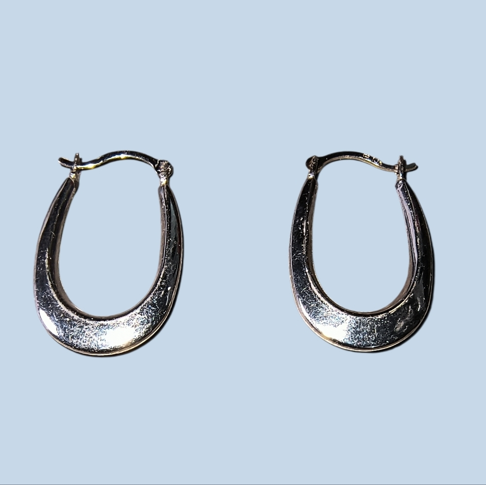 10K White Gold Teardrop Light Weight Hoop Earrings